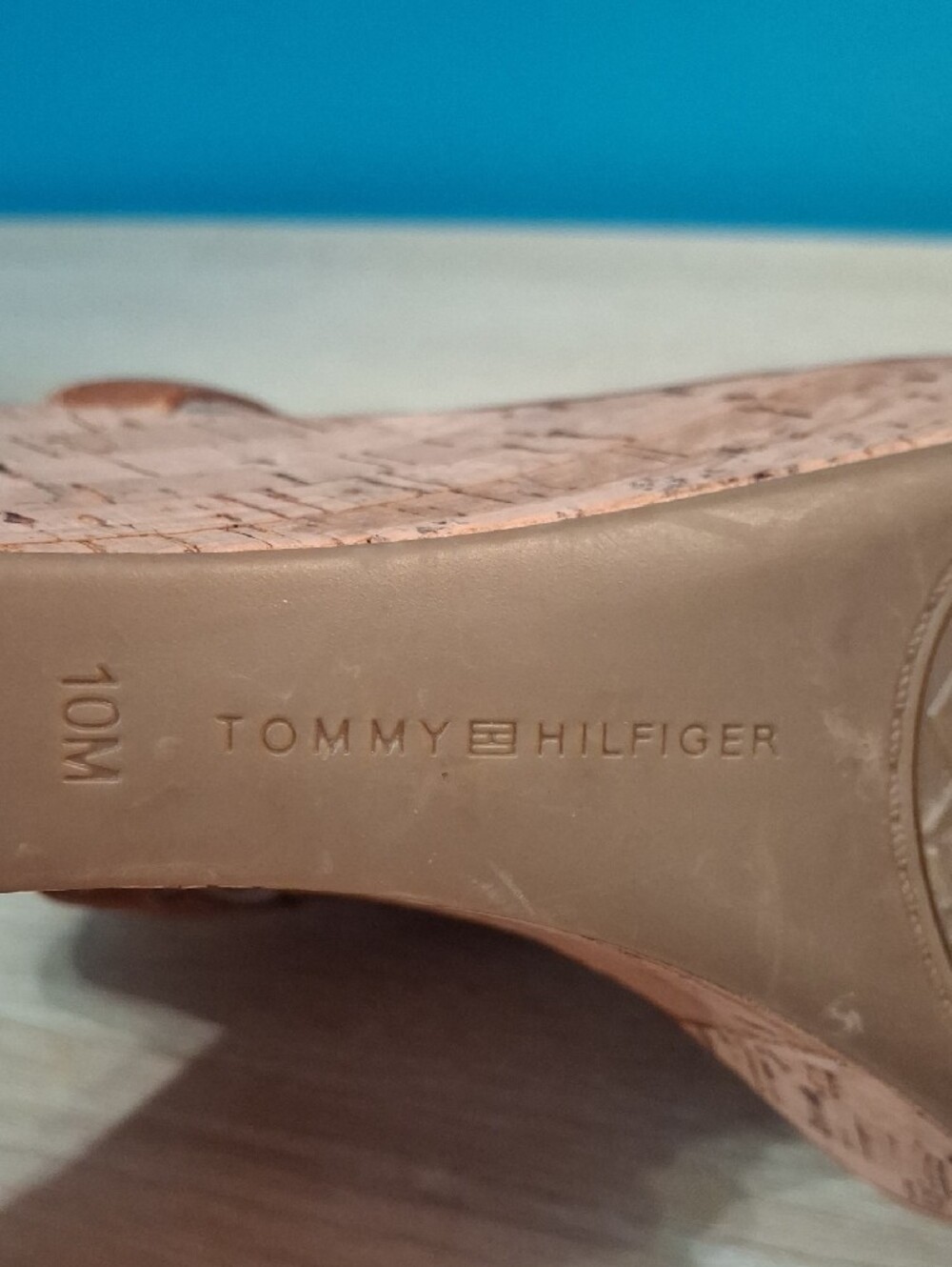 Tommy Hilfiger Monor Tan Leather Cork Wedge Sandals with Gold Hardware - Picture 7 of 9